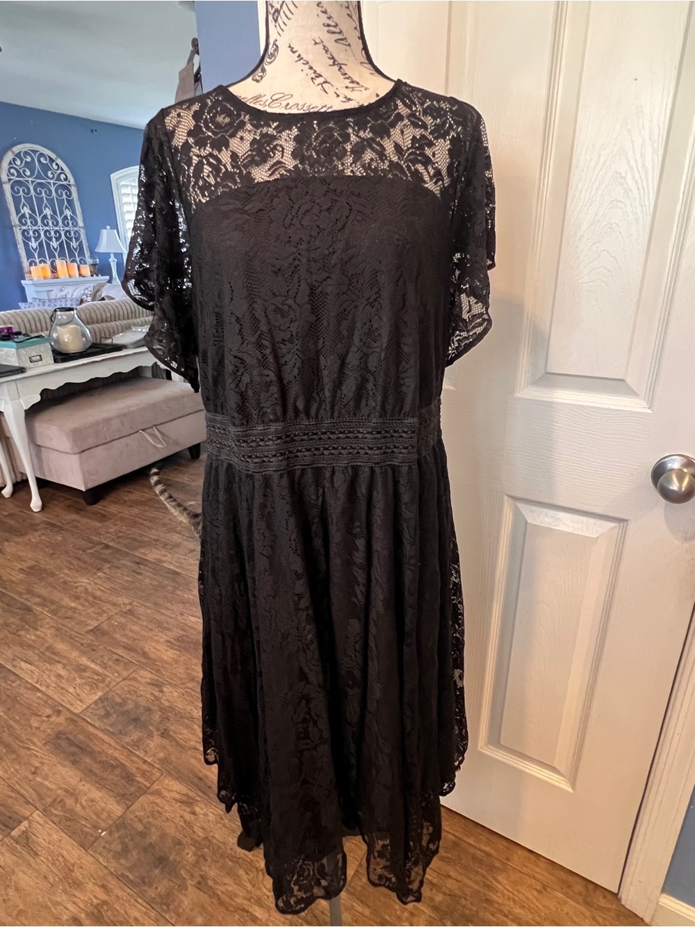 Torrid Black Lace Overlay Fit & Flare Dress Size 1 / 1X Short Sleeve Midi Boho
